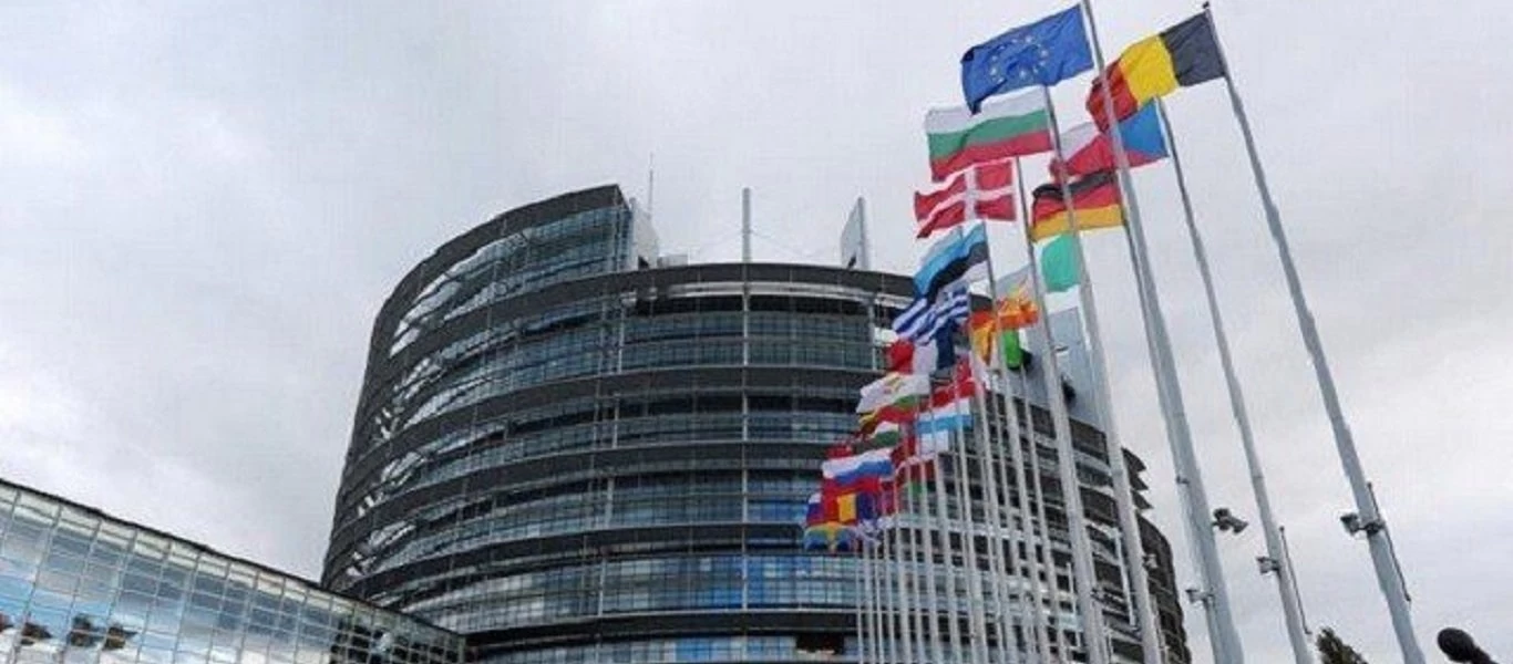 Ευρωβουλευτές: Τα χρήματα που αμείβονται - Οι μισθοί και τα προνόμια